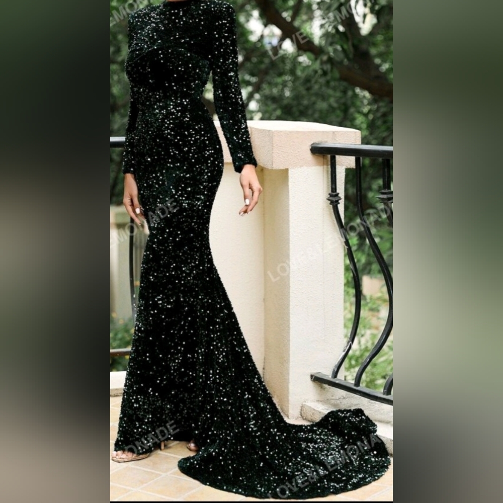 LOVE&LEMONADE Mock Neck Sequin Mermaid Formal Gown Elegant Long Sleeve Prom Even